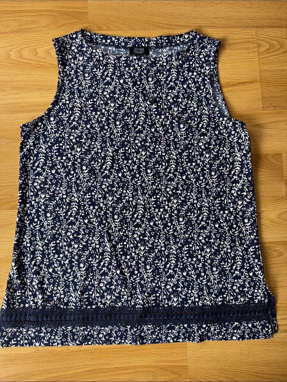 Jones New York Size Medium M Women’s Navy White Sleeveless Patterned Tank Top - Picture 7 of 10